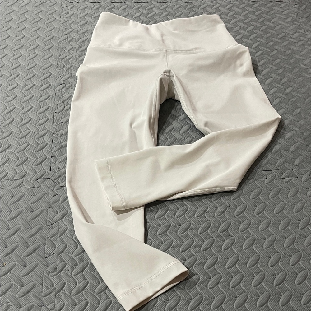 White High-Waisted Capri